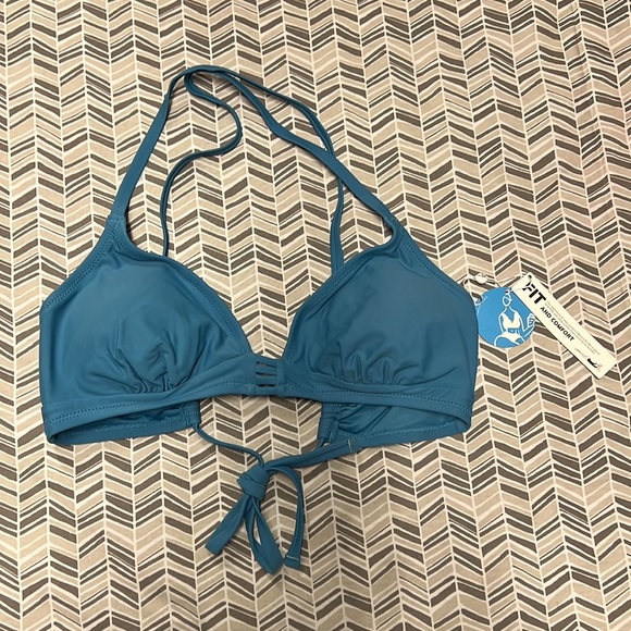 Cupshe | Peyton cross cross top only - Picture 3 of 3